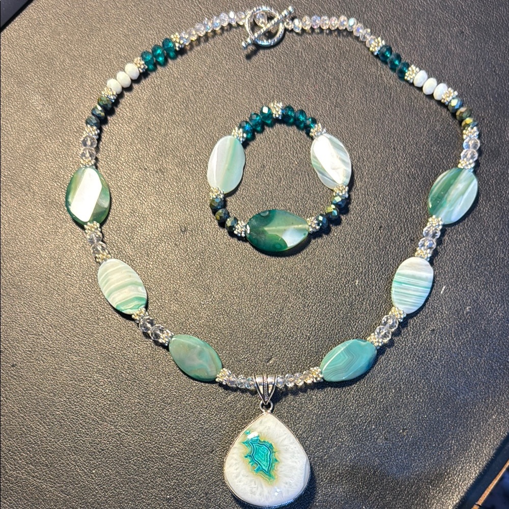 Agate Necklace and Bracelet Set